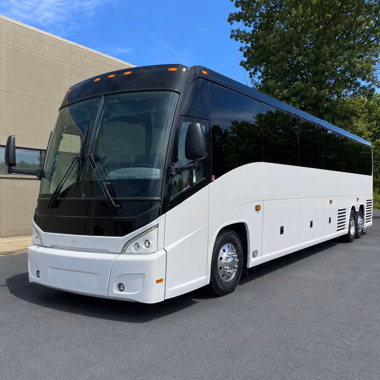 military personnel shuttles between memphis and mid south defense facilities