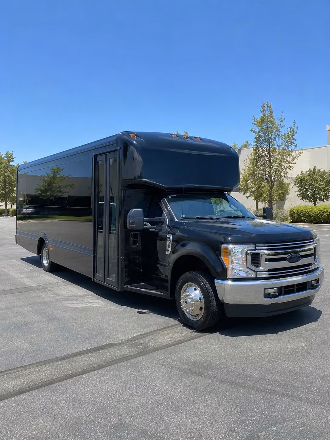 party bus rentals for beale street bar crawls and pre concert celebrations in memphis